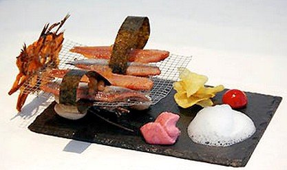 Sardinas marinadas y ahumadas con guacamole.