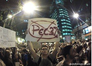 “No a la propuesta PEC37” Un proyecto que maneja el ejecutivo y que busca limitar las facultades del Ministerio Público Federal, un órgano fundamental para la lucha contra la corrupción. (Fotos por Rafael Louzeiro Web: http://about.me/rafaellouzeiro)