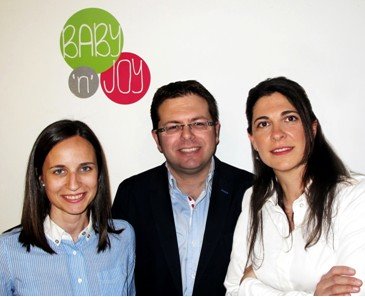 Raquel Abuli junto al equipo que hace posible el éxito de Baby'n Joy.