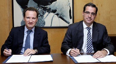 Jaime Sáenz de Tejada, director de España y Portugal de BBVA, y Walter de Luna, director general de Sareb.