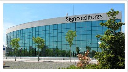 La nueva sede central de Signo Editores fue inaugurada en septiembre de 2006 en el complejo empresarial 'Ciudad de la Imagen', en el municipio de Pozuelo de Alarcón (Madrid).