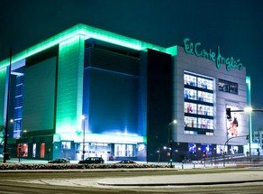 La fortaleza de El Corte Inglés se ha demostrado precisamente en estos momentos de crisis económica, siendo uno de los buques insignia de los grupos empresariales españoles.