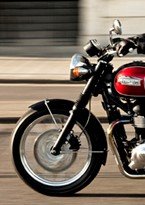 Triumph revive el vintaje de alta tecnología y la moda aventurera