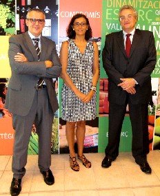 De izquierda a derecha: Mateu Munar Cladera, Director de Empresas de la Dirección Regional Mallorca-Menorca de Banco Popular; Jerónima Bonafé Ramis, Presidenta de Cooperatives Agro-alimentaries Illes Balears; y Berenguer Galin Andorra, Director Regional Mallorca-Menorca de Banco Popular; tras la firma del acuerdo.