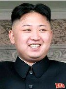 Kim Jong-un está reproduciendo la misma política de culto a la personalidad que sus antecesores, padre y abuelo, en una especie de monarquía hereditaria de corte comunista.