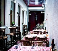 Corrala de la Posada del Dragón, un lugar para comer o cenar celebrando algo.