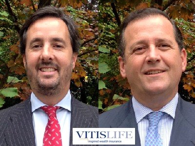 A la izquierda, Luis de la Infiesta, Country Manager, y a la derecha, Borja Murube, Director de Ventas, son las cabezas visibles del nuevo equipo de Vitis Life en España.