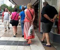Atrás quedaron los centros comerciales llenos de clientes que se gastaban hasta casi 1.000 euros de media en compras navideñas. Los gastos se han reducido a la mitad en cinco años.