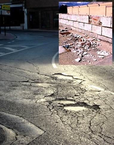 Arriba, murete del Centro de Salud, hoy en estado de ruina en pleno casco urbano. En la otra foto, el estado en que se encuentra una de las calles céntricas más importantes del municipio, que lo conecta con Torrelodones y da salida a la M-505.