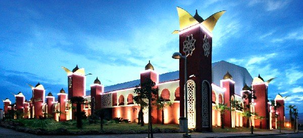 El Palacio d'Or es un magnífico pabellón, probablemente el más grande de Castellón, que reúne las mejores y más modernas instalaciones para todo tipo de eventos sociales y públicos.