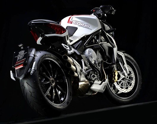 MV Agusta Brutale 800 Dragster, radical y sólo para “brutaleadictos”
