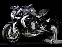 MV Agusta Brutale 800 Dragster, radical y sólo para “brutaleadictos”