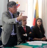 El embajador del Ecuador, Miguel Calahorrano, durante un momento de su alocución.