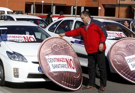 Las organizaciones de transportistas o de taxi tenían mucha razón cuando protestaban en algunas Comunidades Autónomas por la aplicación del llamado 'céntimo sanitario'.