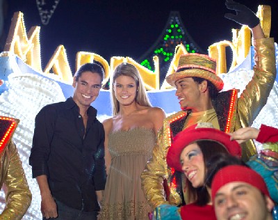 Julio Iglesias Jr y Charisse Verhaert se han dejado fotografiar en diversas ocasiones en la Ciudad de Vacaciones de Marina d'Or.