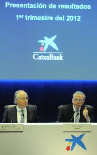 CaixaBank apuesta por absorver en un solo trimestre las dotaciones extraordinarias exigidas por el Gobierno
