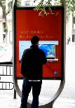 Iberia lanza una campaña de paneles interactivos en Madrid y Barcelona