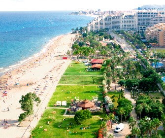 La luminosidad, la playa, las actividades lúdicas y las excelentes instalaciones hacen de Masrina d'Or un destino favorito de muchas familias españolas y, ahora, también extranjeras.