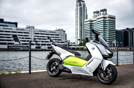 BMW presenta en Barcelona para todo el mundo su scooter eléctrica