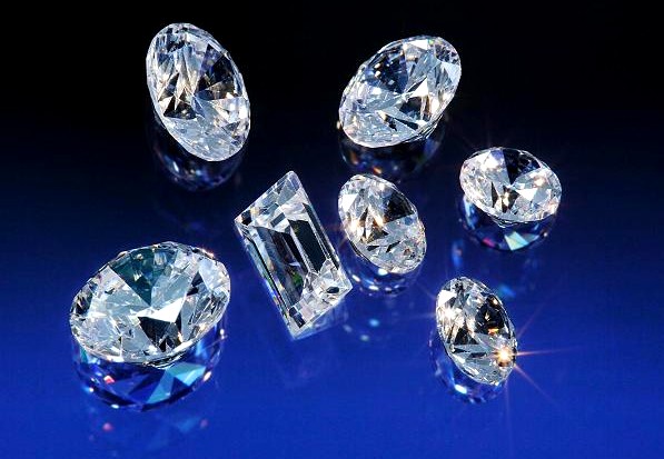 Hay gran variedad de diamantes, y no solo los de mejor calidad son los mejores para invertir: depende de su precio. Ponerse en manos de expertos es la mejor solución a nuestras necesidades de inversión.