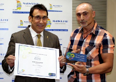 El empresario Jesús Ger recoge el prestigioso reconocimiento recién entregado.