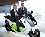 Xavier Trias, alcalde de Barcelona con Guenther Seeman, Executive Chairman Of BMW Group Spain and Portugal.