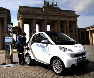 Los españoles estamos muy por encima de la media europea en la aceptación de híbridos y coches eléctricos, según el último informe del Observatorio Cetelem Auto 2014.