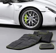Porsche Design Studio presenta la colección de maletas para el superdeportito 918 Spyder