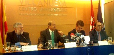 De izquierda a derecha, Florencio Domínguez Iribarren, Javier Fernández del Moral, Ignacio Cosidó y el autor, Mauricio Fernández.