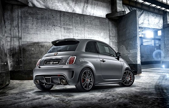 Fiat Abarth 695 biposto en “Le Mans Classic”, un pequeño y deportivo bólido