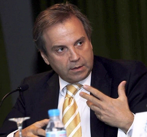 El profesor de Economía Antonio Miguel Carmona, profundo conocedor de la comunicación y con una sólida carrera académica, es un firme candidato para sustituir a Ana Botella al frente del Ayuntamiento de Madrid.