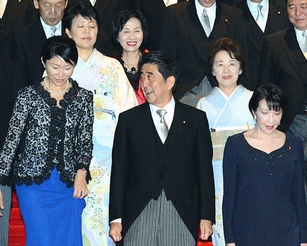 Dimite la Ministra de Economía y Comercio de Japón