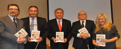José Luis Manzanares presentó su libro 