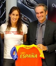 La campeona mundial de natación Erika Villaécija embajadora apuesta de Opel