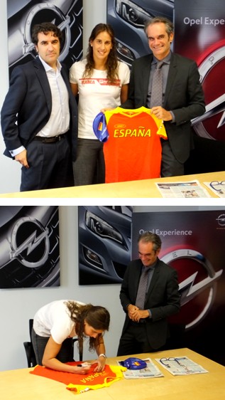 La campeona mundial de natación Erika Villaécija embajadora apuesta de Opel