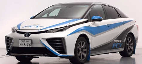 El sedán de pila de combustible de Toyota, ya rueda por tierras niponas
