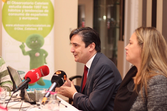 En la foto, Liliana Marsan, Responsable del Observatorio Cetelem, y Joaquín Mouriz, Director de Marca, Comunicación y Marketing de Cetelem.