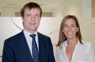 Los directivos de IMS Health: Miguel Martínez Jorge (director de Desarrollo de Negocio) y Concha Almarza (directora de Operaciones).