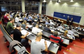 4.771 empleados de CaixaBank aprueban el examen de Posgrado en Asesoramiento Financiero