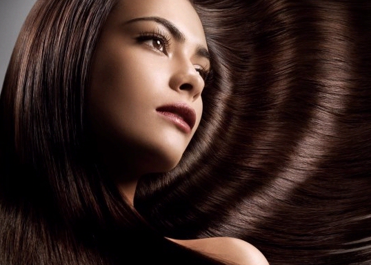 Antes de cortar el pelo, la mejor opción es repararlo con el tratamiento CCCream Capilar de Aquarela
