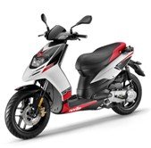 Aprilia SR MOTARD, utilidad de un scooter y la diversión de una supermotard