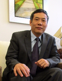 El Exmo Sr. Nguyen Ngoc Binh, Embajador de la República Socialista de Vietnam.