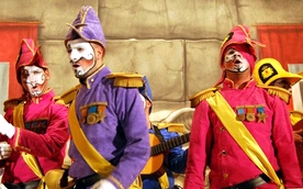 Salvapatrias y timadores