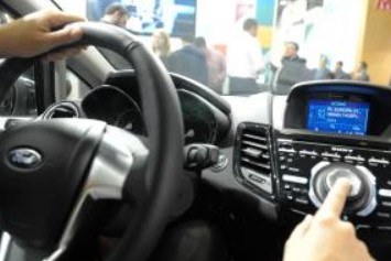 CaixaBank crea la primera aplicación financiera del mundo para coches con el sistema inteligente Ford SYNC con AppLink