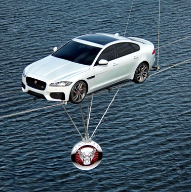 El nuevo Jaguar se presenta con una maniobra del “mas difícil todavía” sobre dos cables de acero