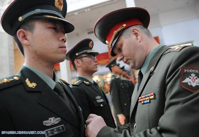 Rusia condecora Rusia a los guardias de honor de China