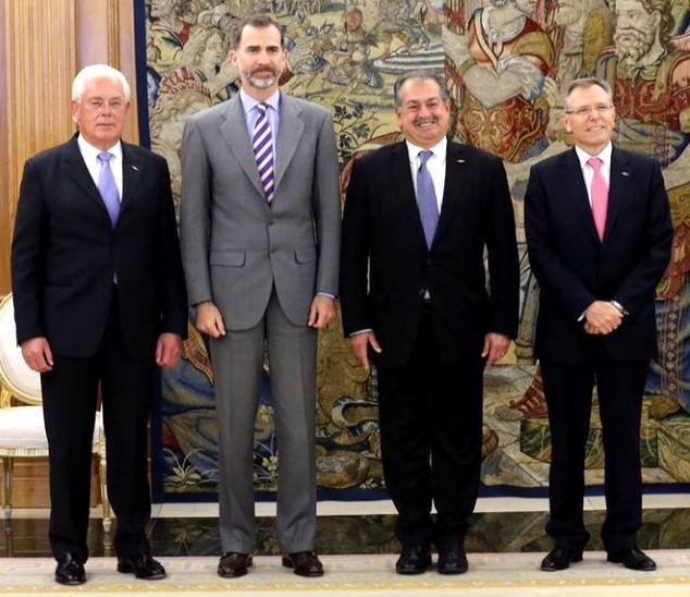 Su Majestad el Rey Felipe VI recibe al CEO de Dow con ocasión de su visita a España