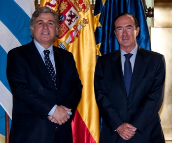 Francisco Bustillo Bonasso, y el Presidente-Director General de la FNMT-RCM, don Jaime Sánchez Revenga.