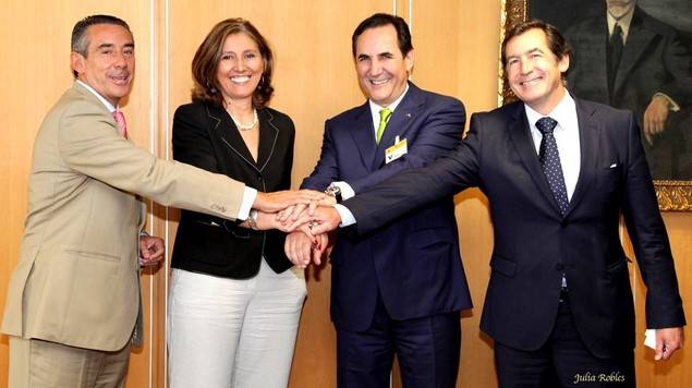 De izquierda a derecha, Juan Alcaraz, director general de CaixaBank; José Rolando Álvarez, presidente de SGR-CESGAR; Begoña Cristeto, secretaria general del Ministerio de Industria, Energía Turismo; y Víctor Audera, presidente de CERSA (Foto: Julia Robles)