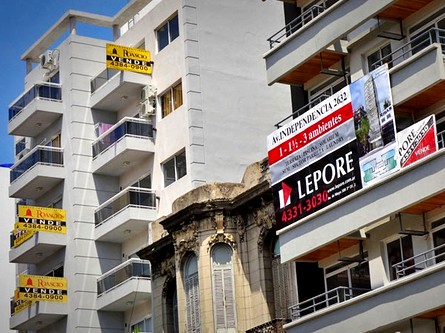 -La incertidumbre política podría frenar las recuperación del sector inmobiliario-